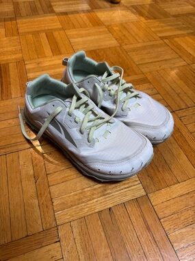 Altra Lone Peak 6 white/green size 9W